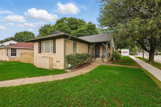 view of front of home featuring brick siding and a front yard