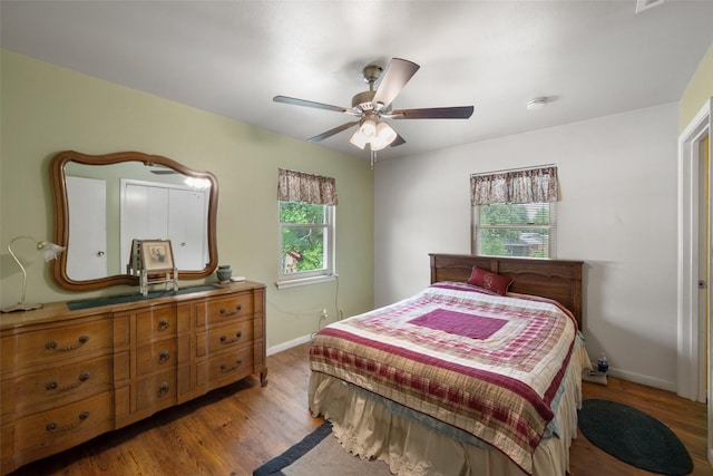 201 Sunset Dr, Fairfield, TX 75840 - bedroom with wood finished floors, baseboards, and a ceiling fan