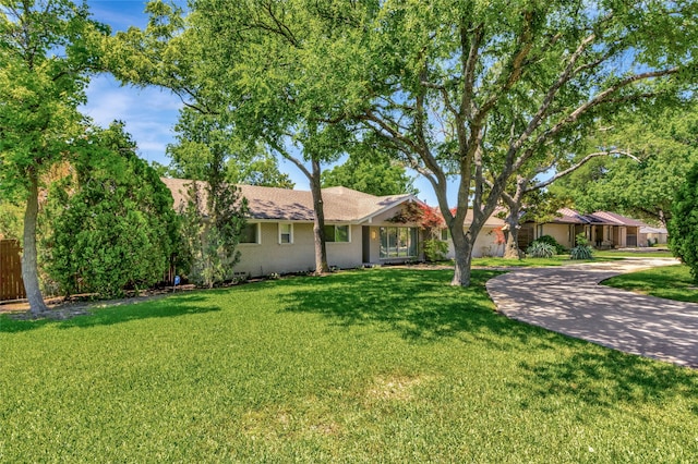 6522 Willow Ln, Dallas, TX 75230 - single story home featuring a front yard and brick siding
