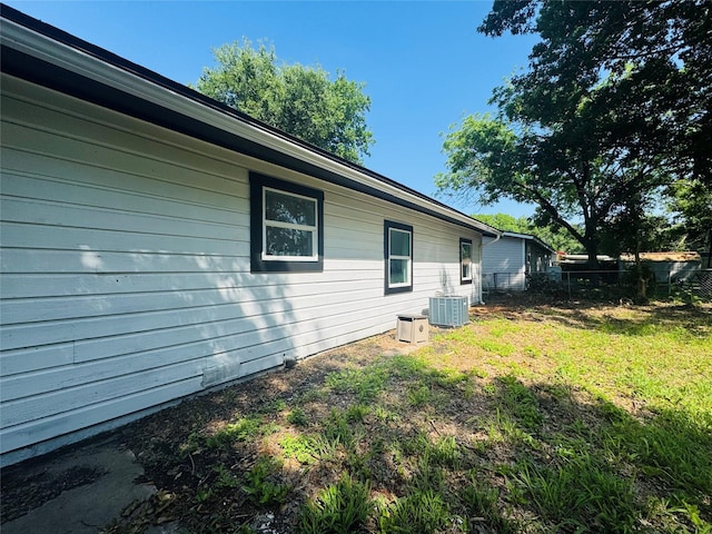 2719 S 27th, Waco, TX 76706 - view of side of home with fence