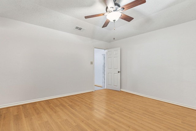 320 Conger Dr, Mesquite, TX 75149 - unfurnished room featuring light wood-style floors, baseboards, and a ceiling fan