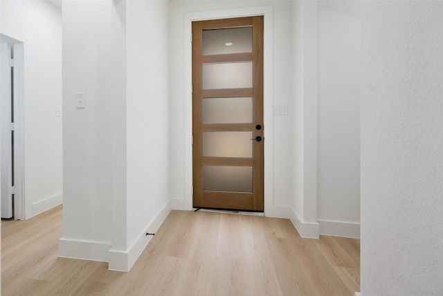 3900 De Maggio Ave, Dallas, TX 75210 - foyer featuring light wood-type flooring