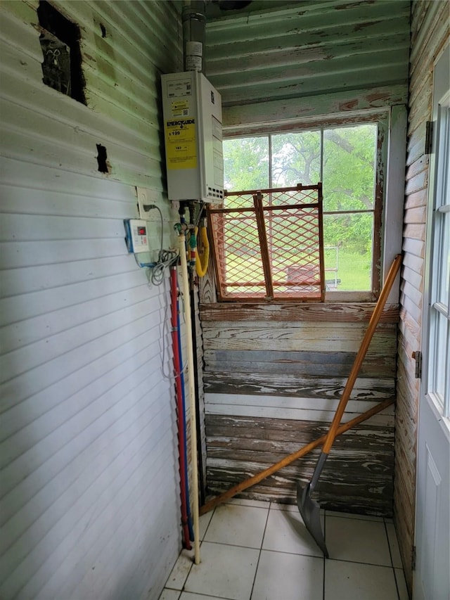 1208 W Broadway, Clarksville, TX 75426 - unfurnished sunroom with water heater
