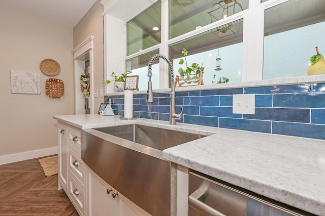 5050 Helton Rd, Justin, TX 76247 - bar area with dishwasher, a sink, baseboards, and decorative backsplash