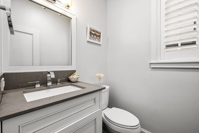 3420 Rosedale Ave Unit 6, University Park, TX 75205 - half bath featuring vanity and toilet