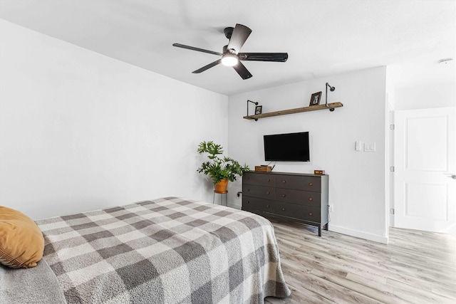 909 N 30th St, Waco, TX 76707 - bedroom with wood finished floors, baseboards, and ceiling fan