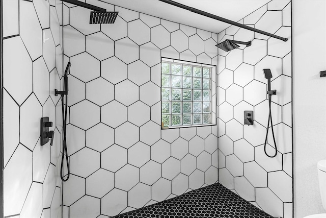 909 N 30th St, Waco, TX 76707 - bathroom with a tile shower and toilet