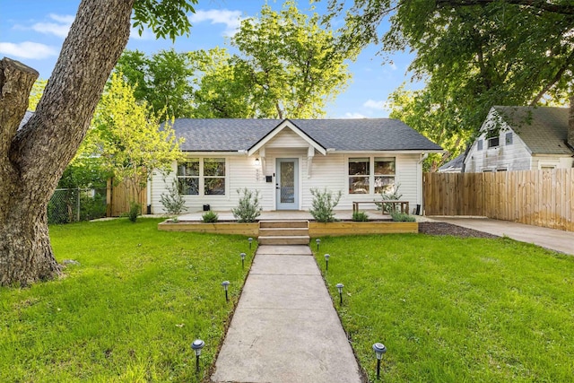 909 N 30th St, Waco, TX 76707 - view of front of home featuring a shingled roof