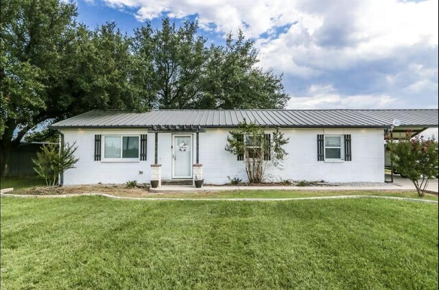 single story home featuring a front lawn and metal roof