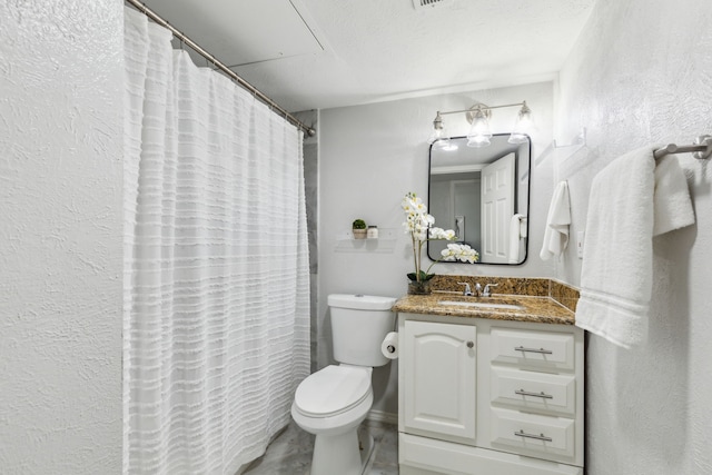 7116 Independence Dr, The Colony, TX 75056 - full bath featuring toilet, vanity, a textured wall, and a shower with curtain