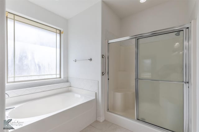 7118 Sable Cir, Abilene, TX 79606 - full bathroom with healthy amount of natural light, a stall shower, and a garden tub