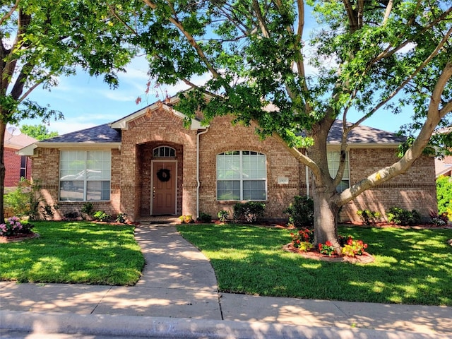 1006 Redwood Trl, Rockwall, TX 75087 - view of front facade with brick siding and a front lawn
