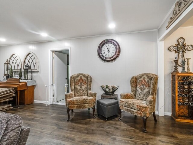 sitting room with ornamental molding, wood finished floors, recessed lighting, and baseboards