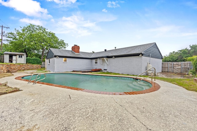 2909 Conejos Dr, Fort Worth, TX 76116 - view of swimming pool featuring fence, a patio area, a storage shed, and an outbuilding