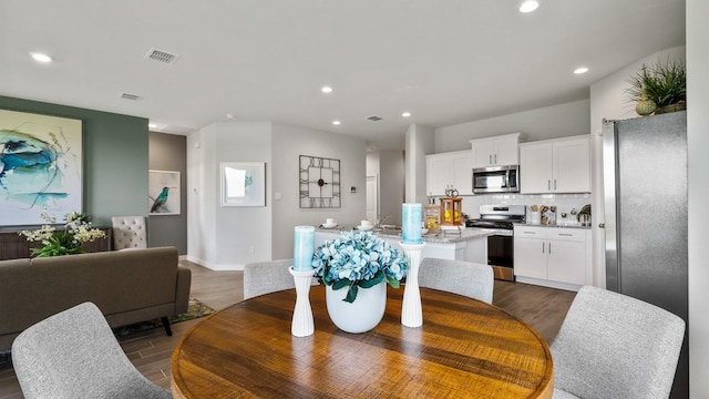 160 Trinity St, Grandview, TX 76050 - dining room featuring dark wood-style floors, recessed lighting, and baseboards