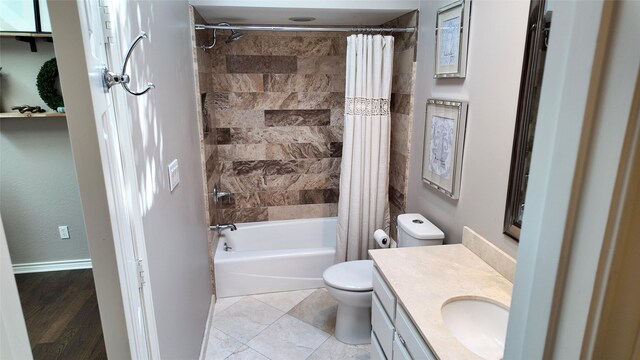 bathroom with vanity, toilet, and shower / bath combo
