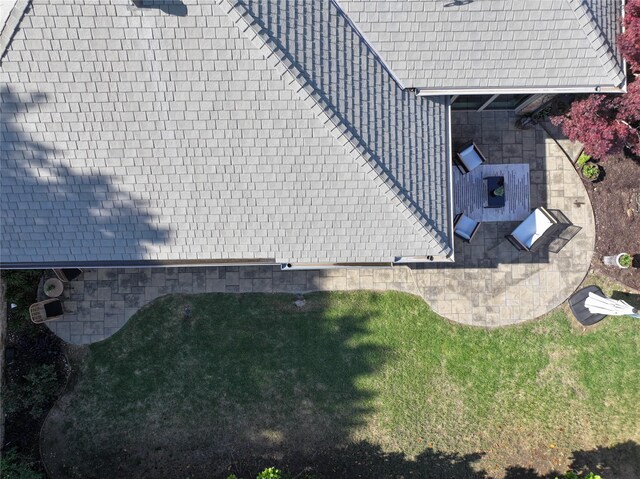 aerial view of property and surrounding area