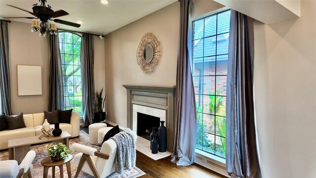living room with dark wood finished floors, healthy amount of natural light, ceiling fan, and recessed lighting