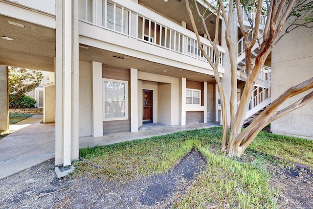 entrance to property with stucco siding