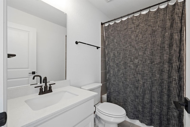 1420 Escondido Dr, Fort Worth, TX 76052 - full bath featuring toilet, vanity, and shower / bath combo with shower curtain
