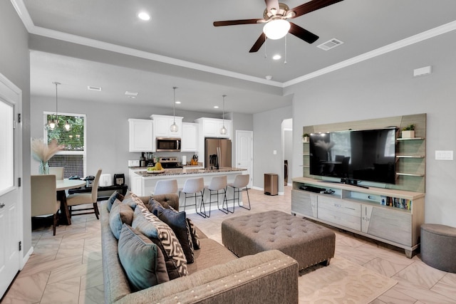 306 N Pendell Ave, Cleburne, TX 76033 - living area featuring a ceiling fan, recessed lighting, ornamental molding, and baseboards