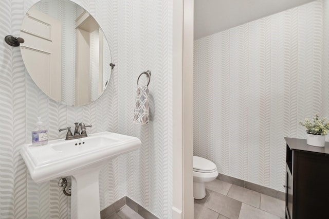 3728 Stanford Ave, University Park, TX 75225 - half bath featuring toilet, tile patterned floors, a sink, and wallpapered walls