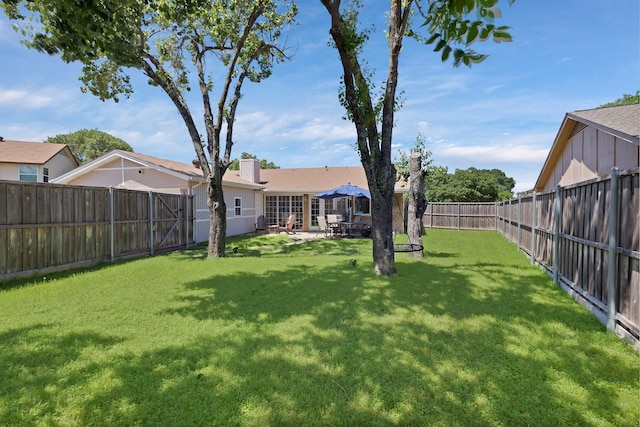 view of yard with a patio