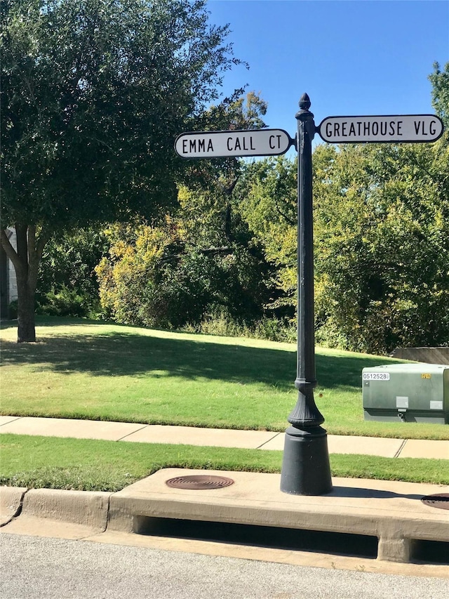 323 Emma Call Ct, Decatur, TX 76234 - view of community with a yard