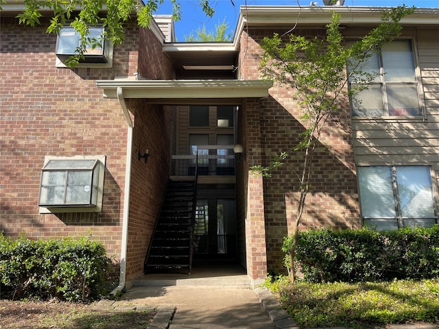 5750 Phoenix Dr Unit 27, Dallas, TX 75231 - property entrance featuring brick siding