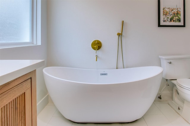 4719 Wateka Dr, Dallas, TX 75209 - full bath featuring toilet, tile patterned floors, a freestanding bath, and baseboards