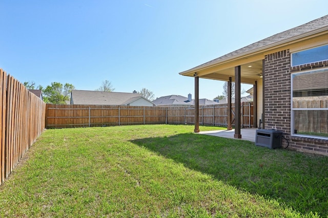 view of yard featuring a ceiling fan and a patio