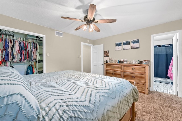 112 S Wood Ave, Denison, TX 75020 - carpeted bedroom with a closet, connected bathroom, and ceiling fan