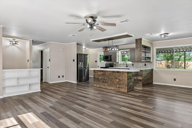 407 Sunset St, Malakoff, TX 75148 - kitchen featuring appliances with stainless steel finishes, a peninsula, open shelves, a ceiling fan, and baseboards