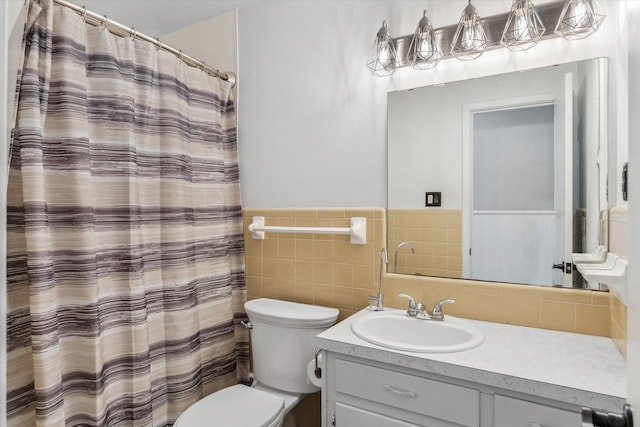 407 Sunset St, Malakoff, TX 75148 - full bath with vanity, toilet, a wainscoted wall, tile walls, and a shower with shower curtain
