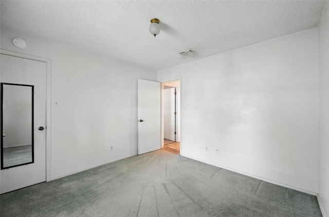 3908 Windhaven Rd, Fort Worth, TX 76133 - unfurnished room featuring carpet flooring, a textured ceiling, and a smoke detector