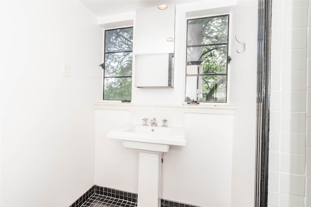 2850 Claudette Ave, Dallas, TX 75211 - view of bathroom