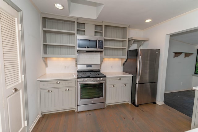 2850 Claudette Ave, Dallas, TX 75211 - kitchen featuring appliances with stainless steel finishes, gray cabinetry, baseboards, dark wood-style flooring, and light countertops
