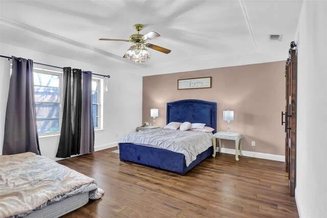 3205 Glasgow Ter, Arlington, TX 76015 - bedroom with hardwood / wood-style floors, baseboards, a tray ceiling, and ceiling fan