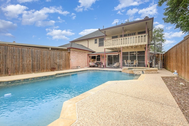 5509 Allen Ln, Rowlett, TX 75088 - view of swimming pool featuring ceiling fan, a patio area, a fenced backyard, and a pool with connected hot tub