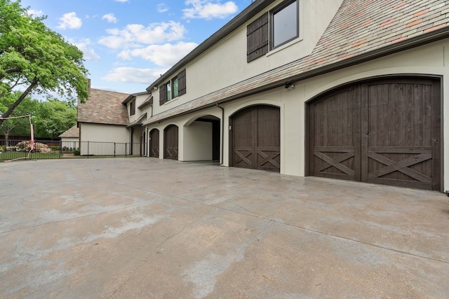 1100 La Paloma Ct, Southlake, TX 76092 - view of side of home with stucco siding, a garage, and concrete driveway