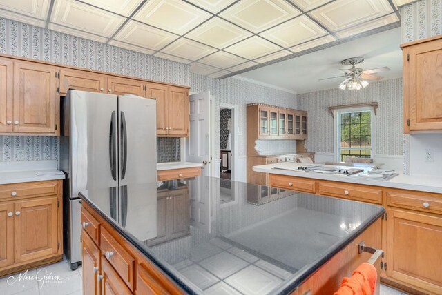 8705 W Wilderness Way, Shreveport, LA 71106 - kitchen with wallpapered walls, a sink, black dishwasher, a center island, and ceiling fan