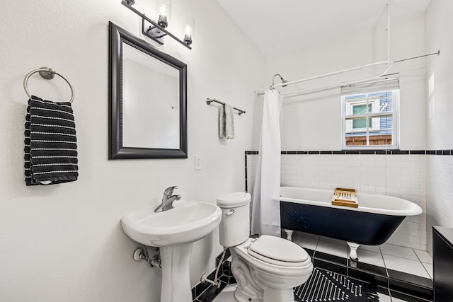 5533 Bonita Ave, Dallas, TX 75206 - bathroom with a tub, tile walls, toilet, tile patterned flooring, and curtained shower