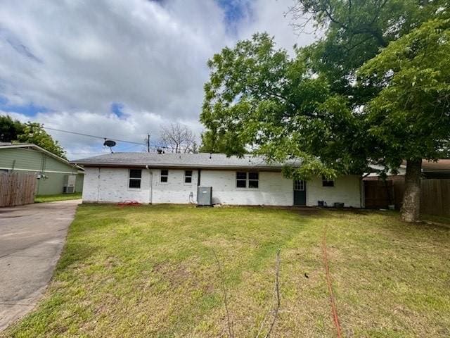 261 Barker St, Stephenville, TX 76401 - rear view of house featuring concrete driveway