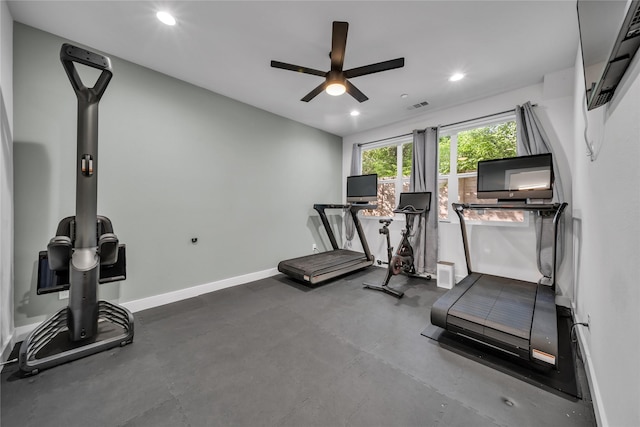 exercise area with ceiling fan, baseboards, and recessed lighting