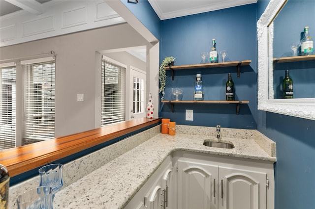 7610 Bantry Cir, Dallas, TX 75248 - indoor wet bar featuring crown molding