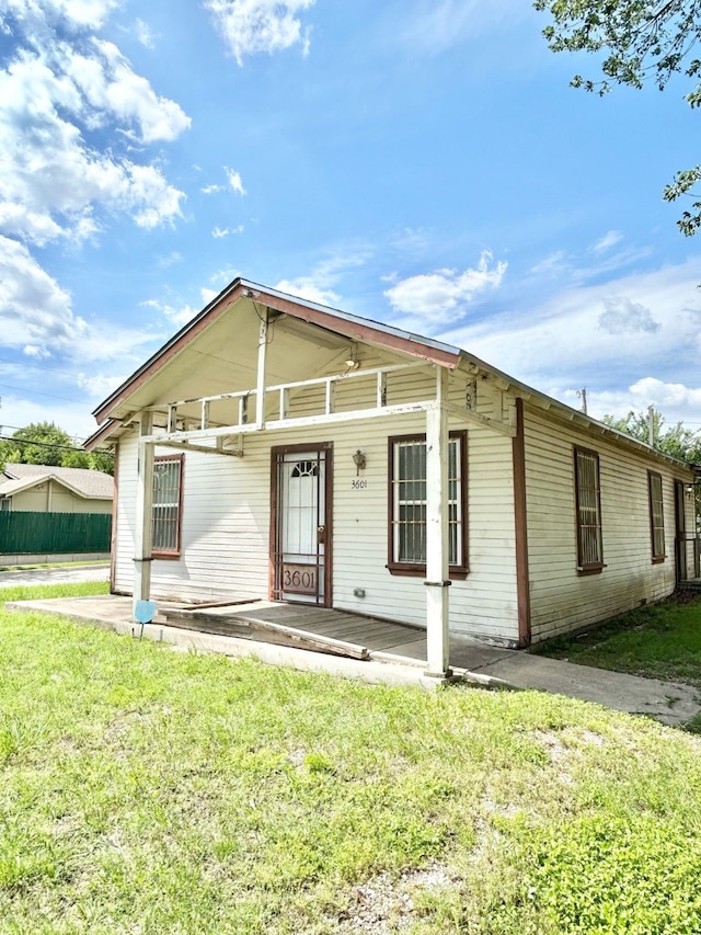 3601 Avenue N, Fort Worth, TX 76105 - view of front of property with covered porch and a front yard