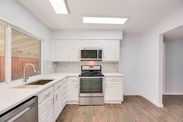 3243 Weather Vane Ln, Dallas, TX 75228 - kitchen featuring appliances with stainless steel finishes, a sink, tasteful backsplash, and dark wood finished floors
