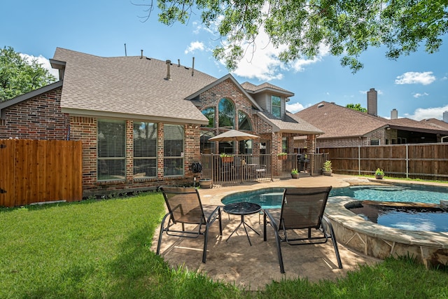 7112 Royal Glen Trl, Mckinney, TX 75072 - view of pool featuring a patio and a pool with connected hot tub