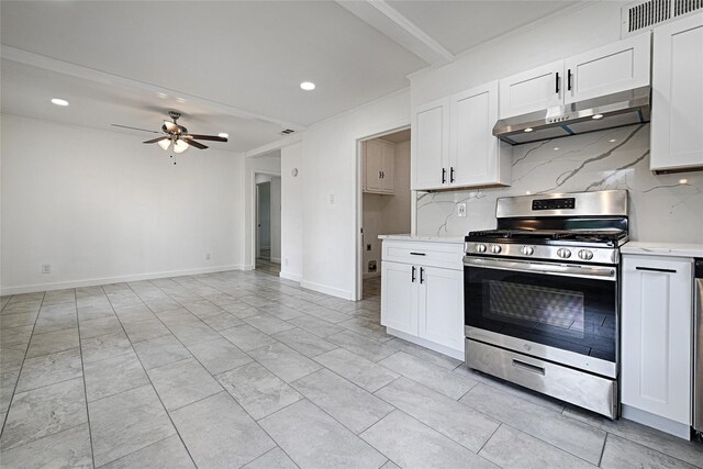 kitchen with stainless steel range with gas cooktop, under cabinet range hood, tasteful backsplash, a ceiling fan, and recessed lighting