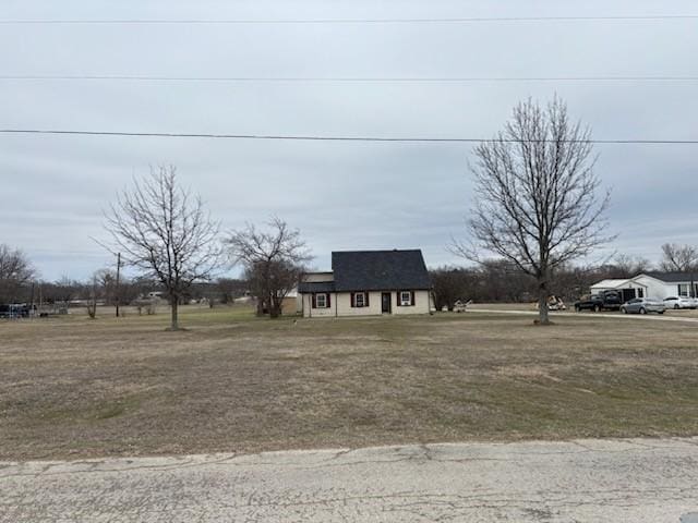 2220 N Clements St, Gainesville, TX 76240 - view of front of home with a front lawn